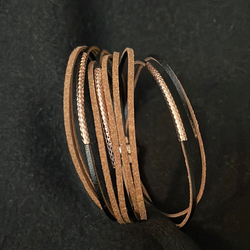 Leather and cork magnet close bracelet